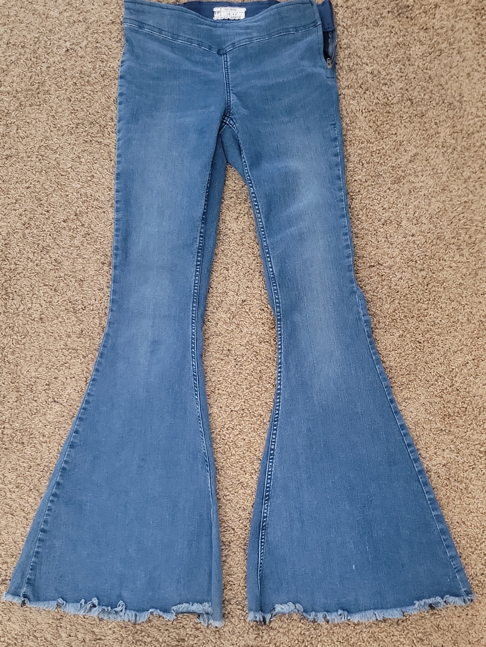 Free People Low-Rise Light Blue Flare Jeans with Frayed Hem Side ZIPPER